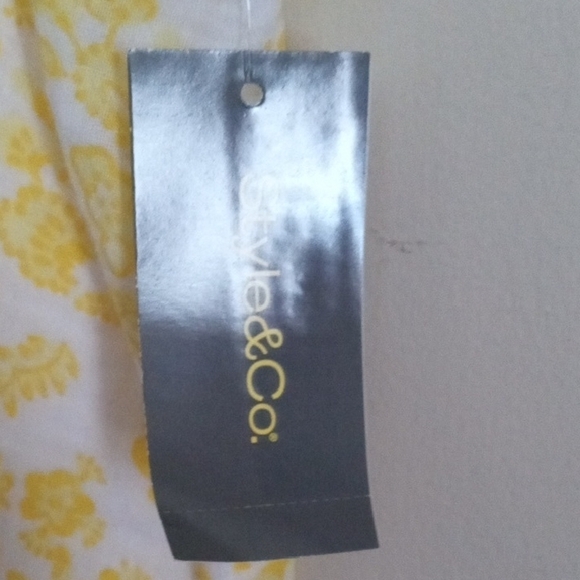 Yellow and White Floral Scoop-Neck Blouse - Picture 3 of 6